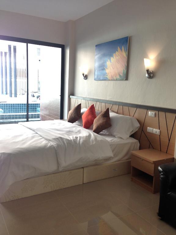 Chitra Suite Pattaya Room photo